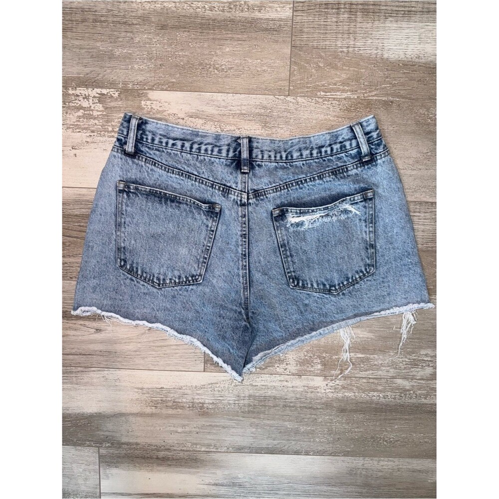 90s Boyfriend Distressed Denim Shorts Light Wash Frayed Raw Hem Festival Size 13 - Picture 4 of 8